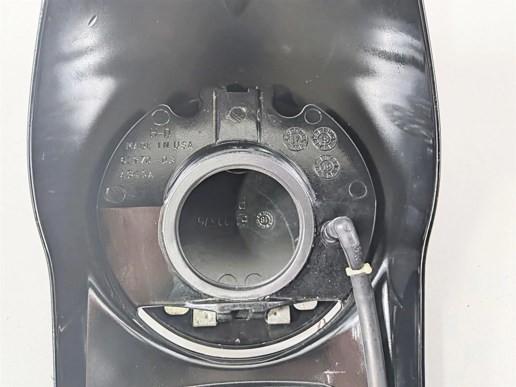 2020 Harley Touring FLTRK Road Glide Upper Fuel Tank Dash Cover 70900502 - Image 6