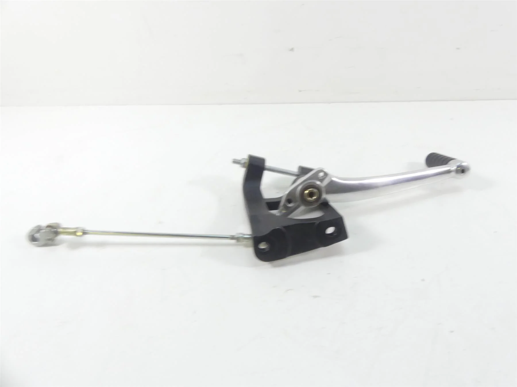 2020 Indian Roadmaster Front Left Foot Mount & Shifter Lever 5138351 5138405 - Image 2