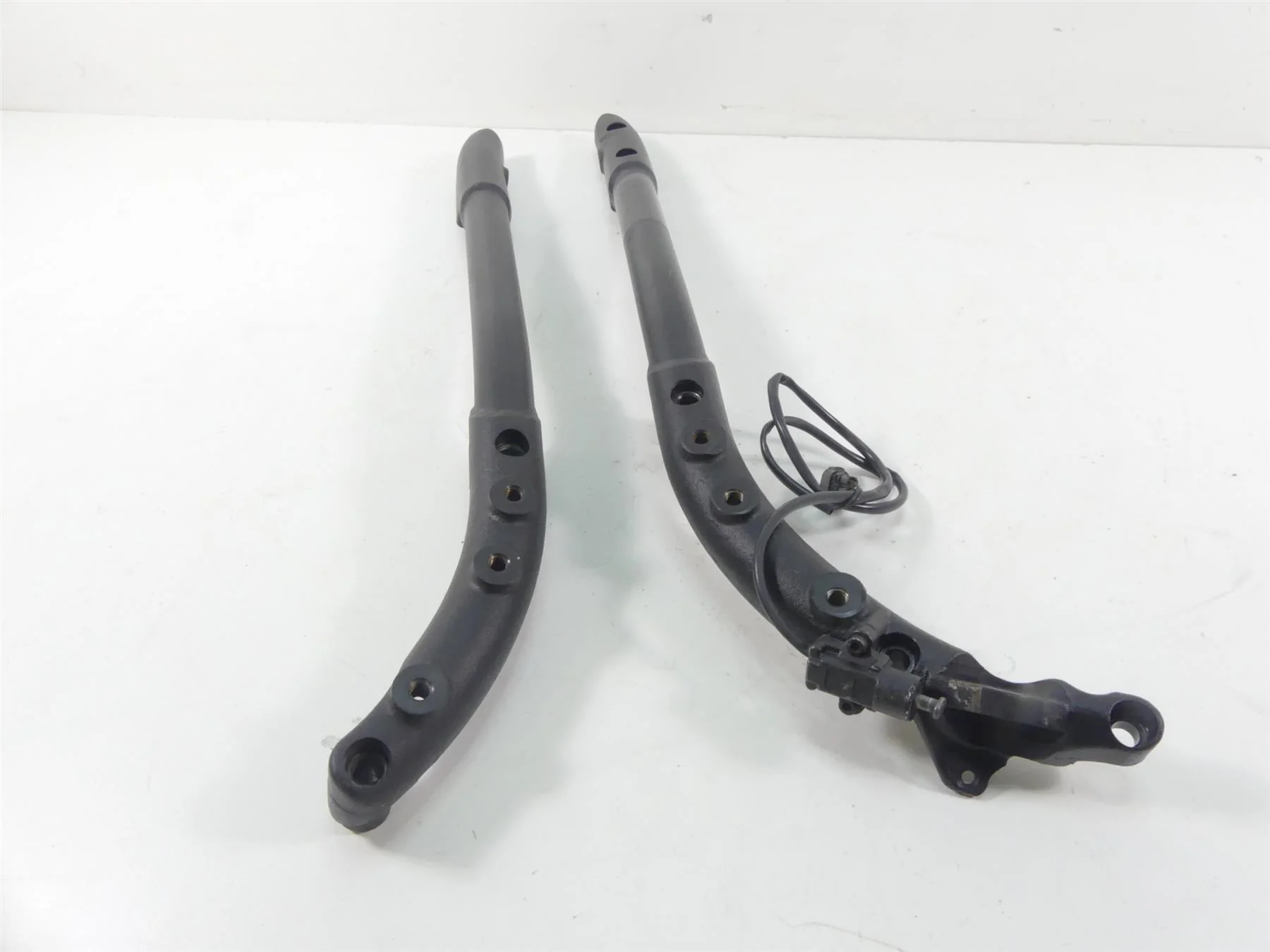 2020 Indian Roadmaster Front Left Right  Frame Rail Downtube Set 1018969 1018970 - Image 3