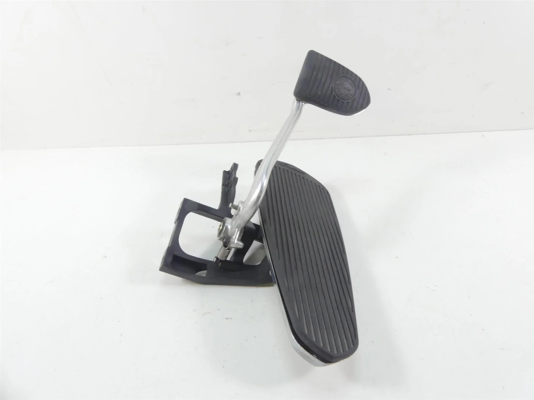 2020 Indian Roadmaster Front Right Floor Board Brake Pedal 5141001 1023250 - Image 2