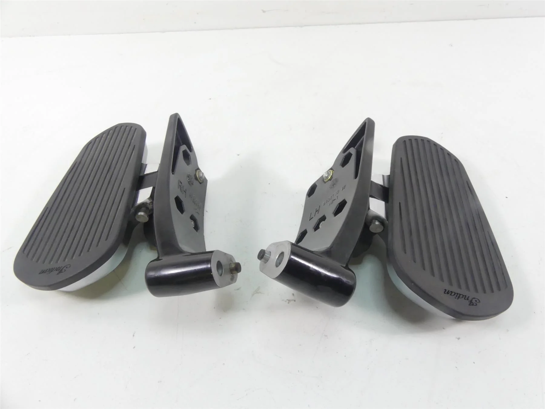 2020 Indian Roadmaster Nice Rear Passenger Floor Board Set 5139676 5139675 - Image 5