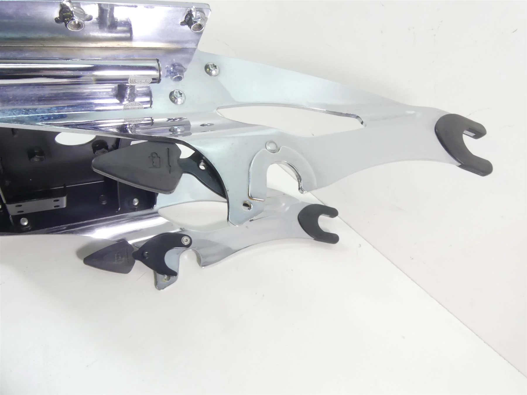 2020 Indian Roadmaster Rear Trunk Quick Release Mount Hardware Kit 5139657 - Image 8