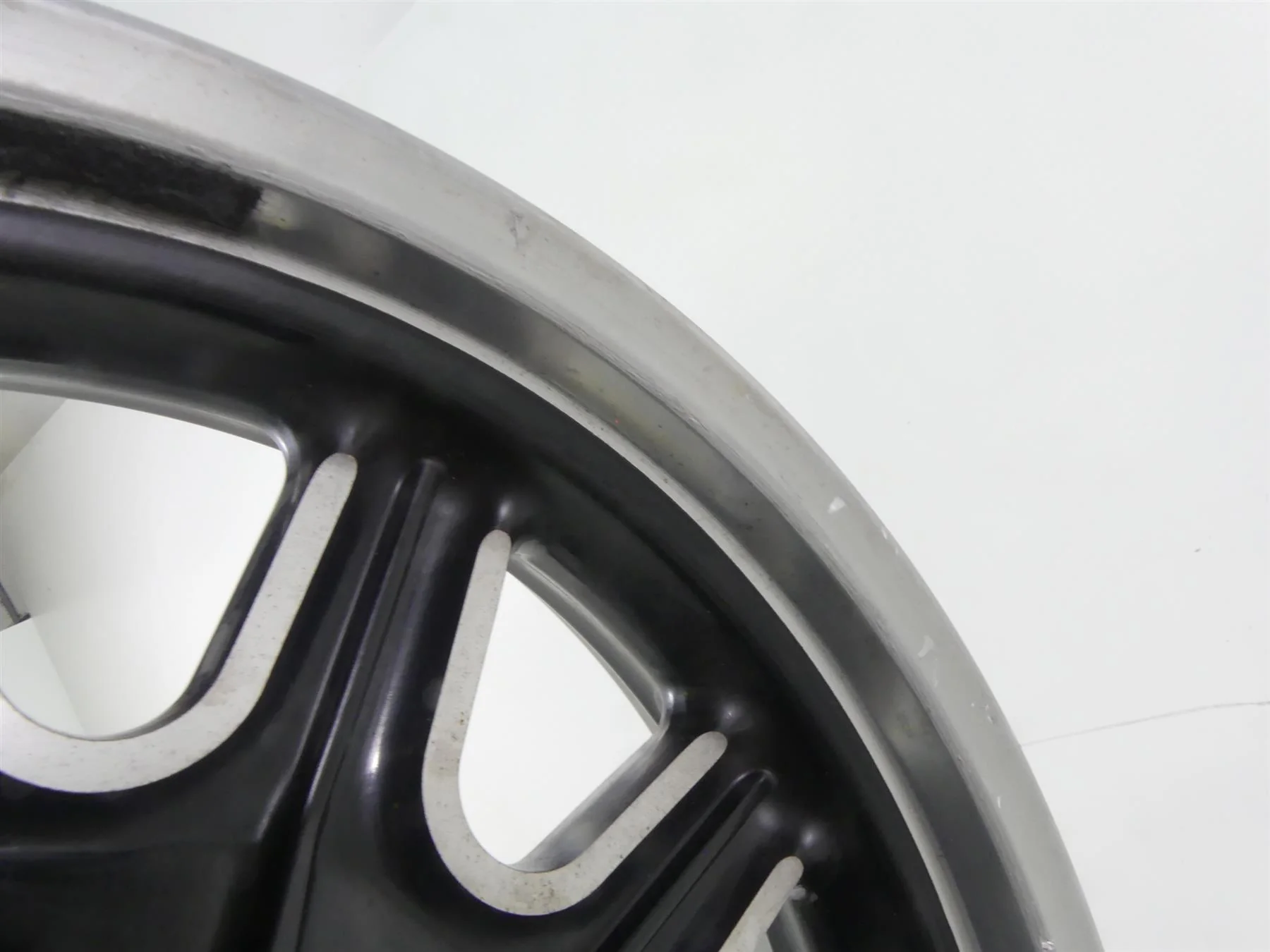 2020 Indian Roadmaster Straight 16x3.5 Front Wheel Rim 1522505 - Image 10