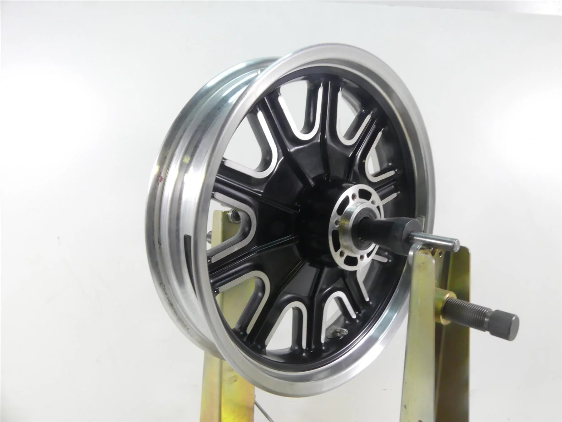 2020 Indian Roadmaster Straight 16x3.5 Front Wheel Rim 1522505 - Image 4