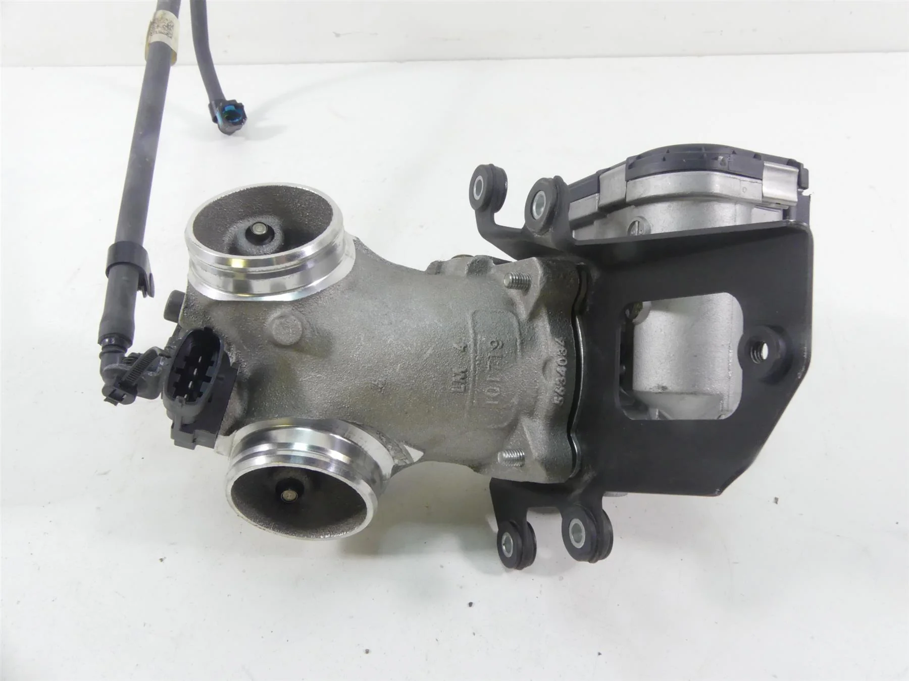 2020 Indian Roadmaster Throttle Body Fuel Injectors & Intake Manifold 1204685 - Image 2