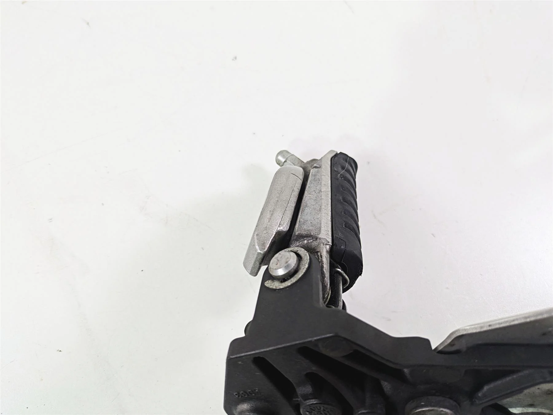 2020 Kawasaki Z900 ZR900 Left Front Foot Peg & Mount 35063-1399-18R - Image 11