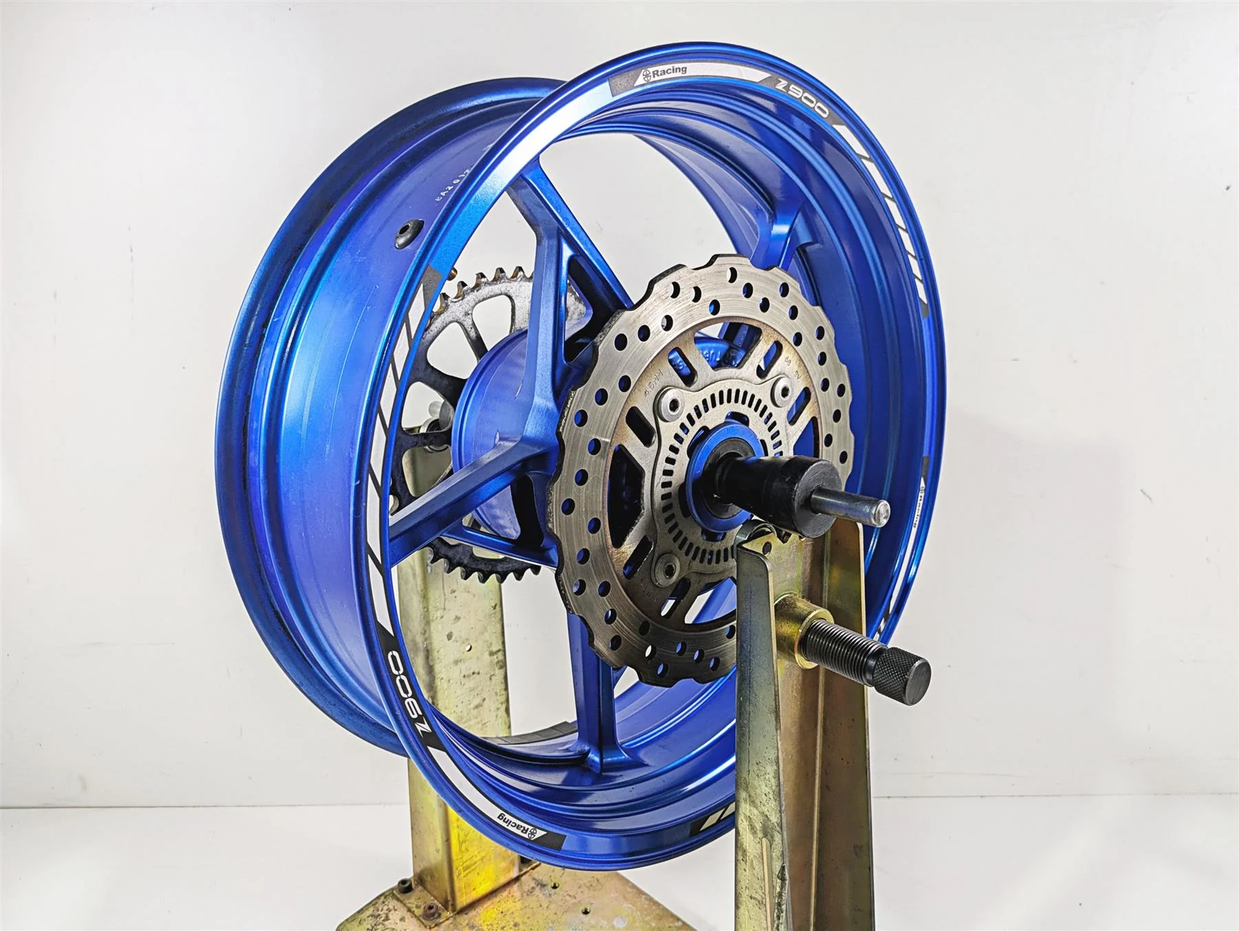 2020 Kawasaki Z900 ZR900 Nice Straight 17x5.5 Rear Wheel Rim Blue 41073-0713-60J