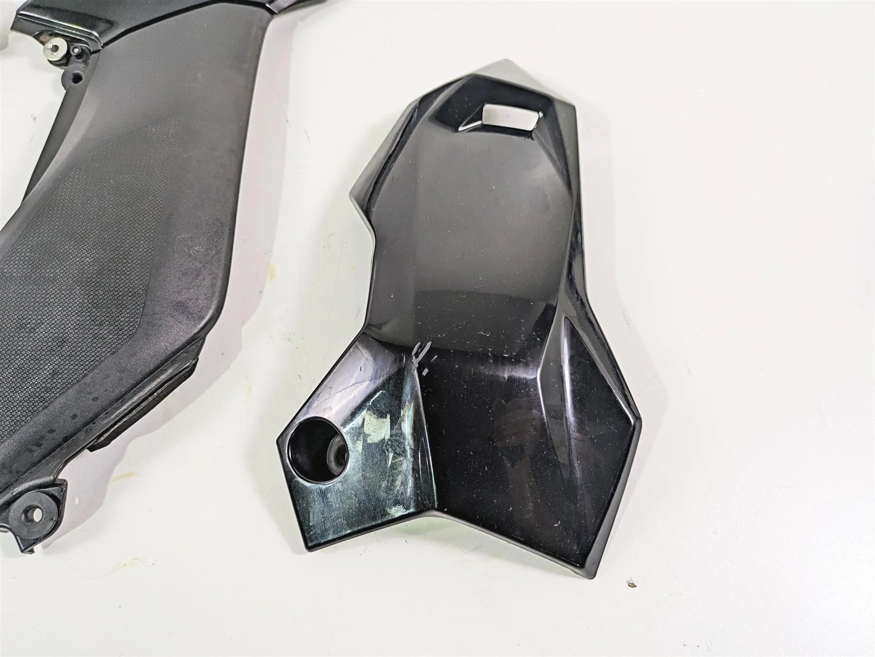 2020 Kawasaki Z900 ZR900 Oem & Xxun Moto Plastic Infill Set 7058 14093-0667 - Image 3