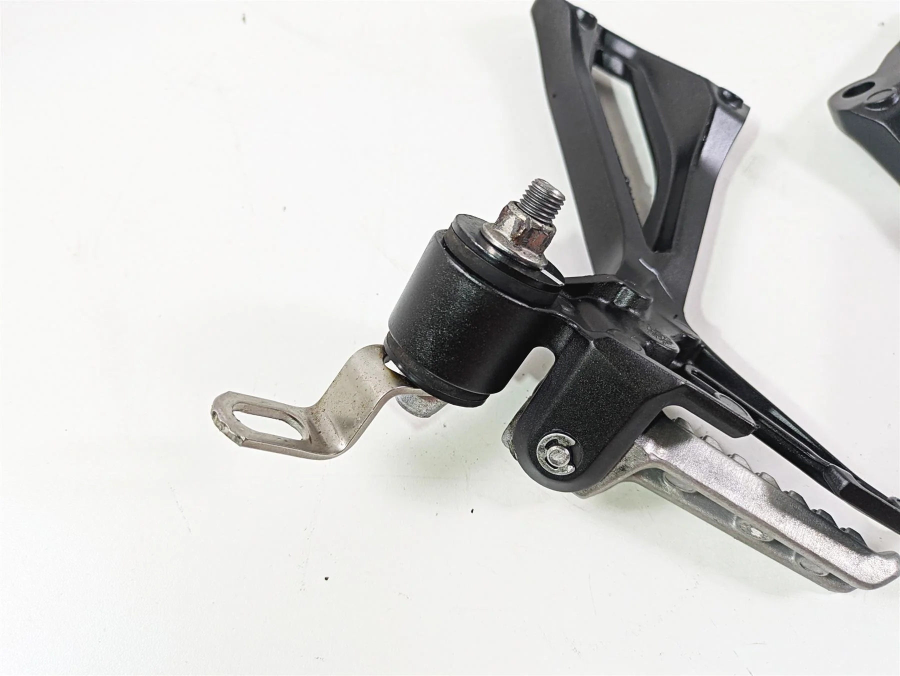 2020 Kawasaki Z900 ZR900 Rear Passenger Footpeg Rest Set 35063-1452-18R - Image 10