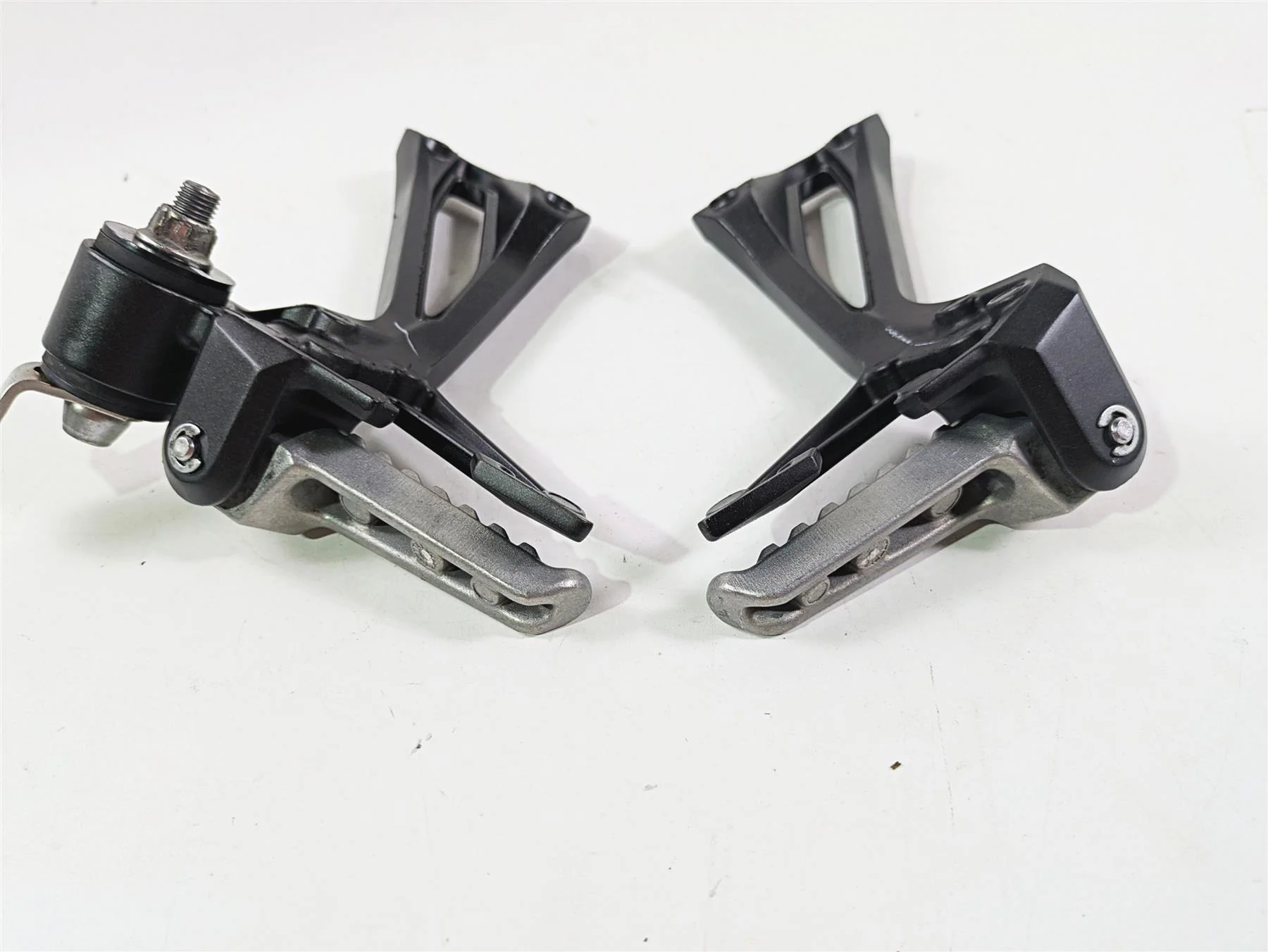 2020 Kawasaki Z900 ZR900 Rear Passenger Footpeg Rest Set 35063-1452-18R - Image 12