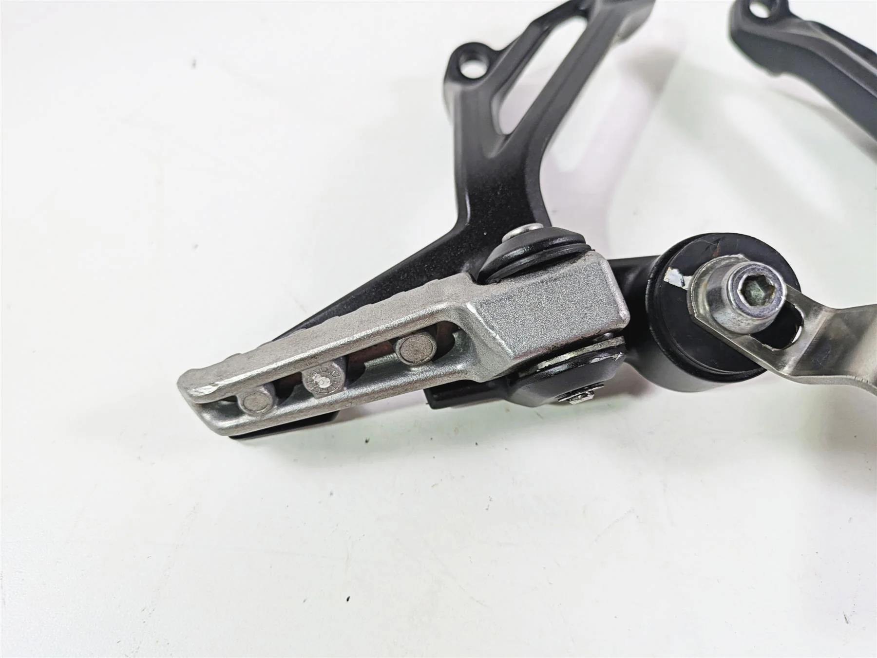 2020 Kawasaki Z900 ZR900 Rear Passenger Footpeg Rest Set 35063-1452-18R - Image 6