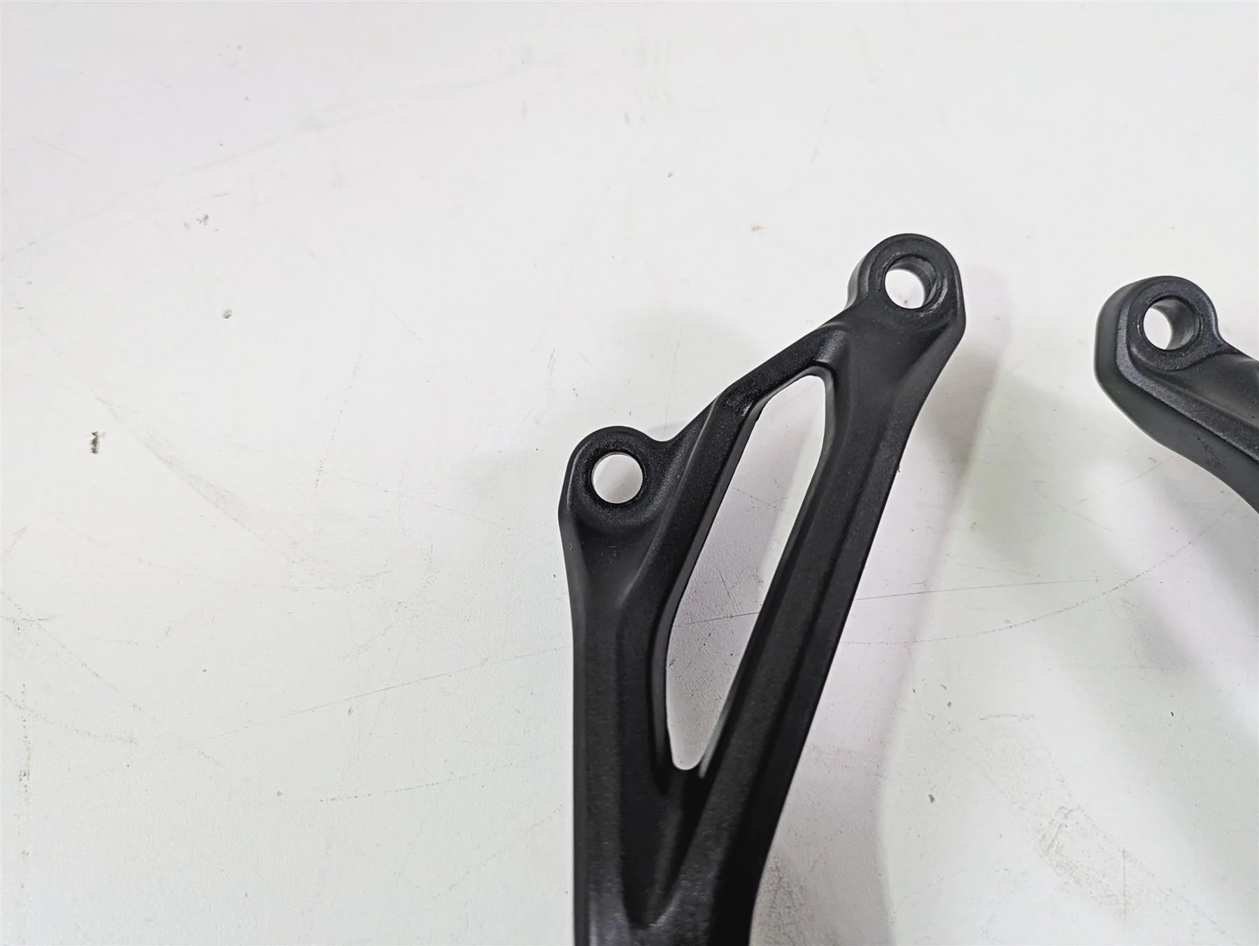2020 Kawasaki Z900 ZR900 Rear Passenger Footpeg Rest Set 35063-1452-18R - Image 7