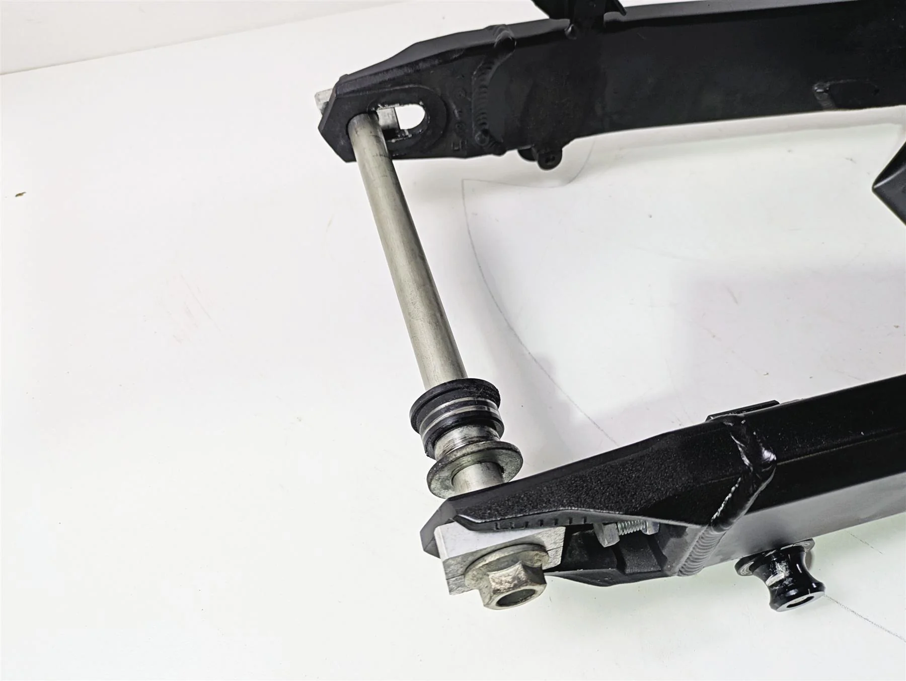 2020 Kawasaki Z900 ZR900 Swingarm Shock & Linkage Set 33001-0732-18R - Image 9
