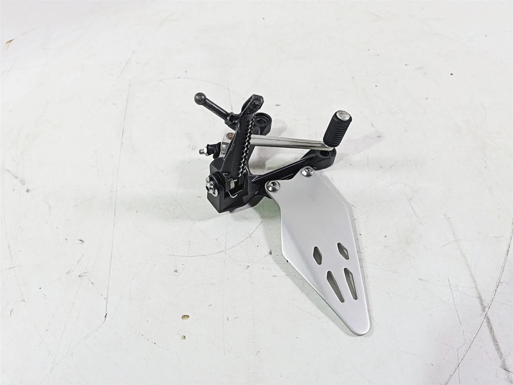 2020 Kawasaki ZX6R Ninja Left Footpeg Foot Peg Shifter Lever 35063-0160-18R - Image 2