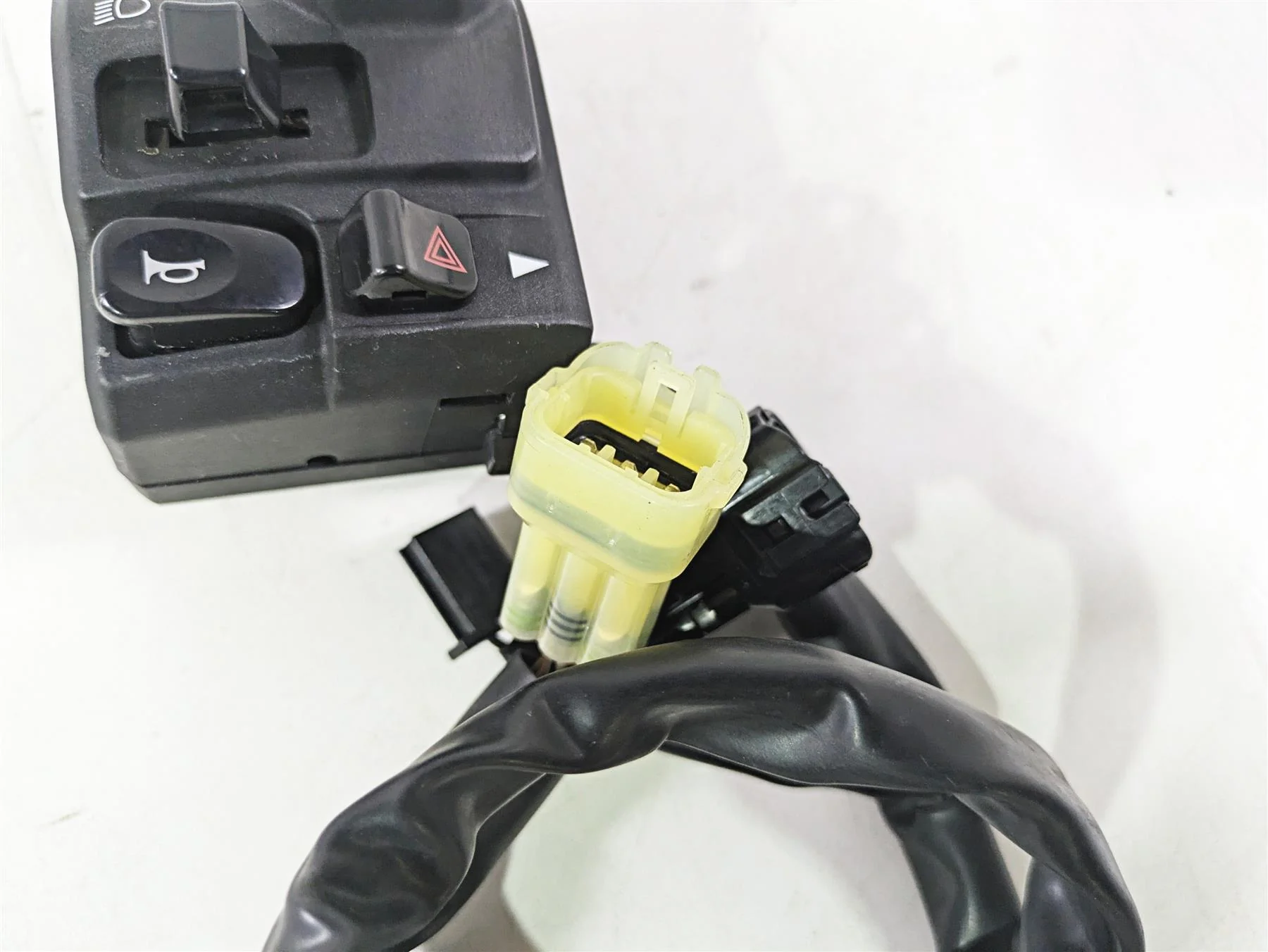 2020 Kawasaki ZX6R Ninja Left Hand Light Blinker Control Switch 46091-0613 - Image 4