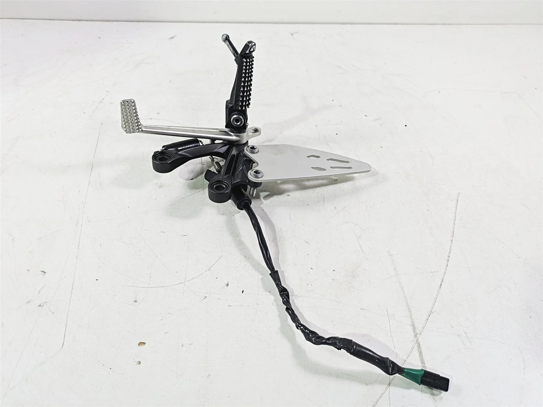 2020 Kawasaki ZX6R Ninja Right Foot Peg Brake Pedal Lever 35063-0590-18R - Image 11
