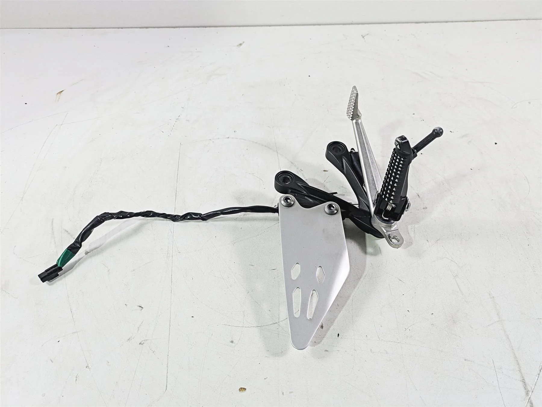 2020 Kawasaki ZX6R Ninja Right Foot Peg Brake Pedal Lever 35063-0590-18R - Image 12