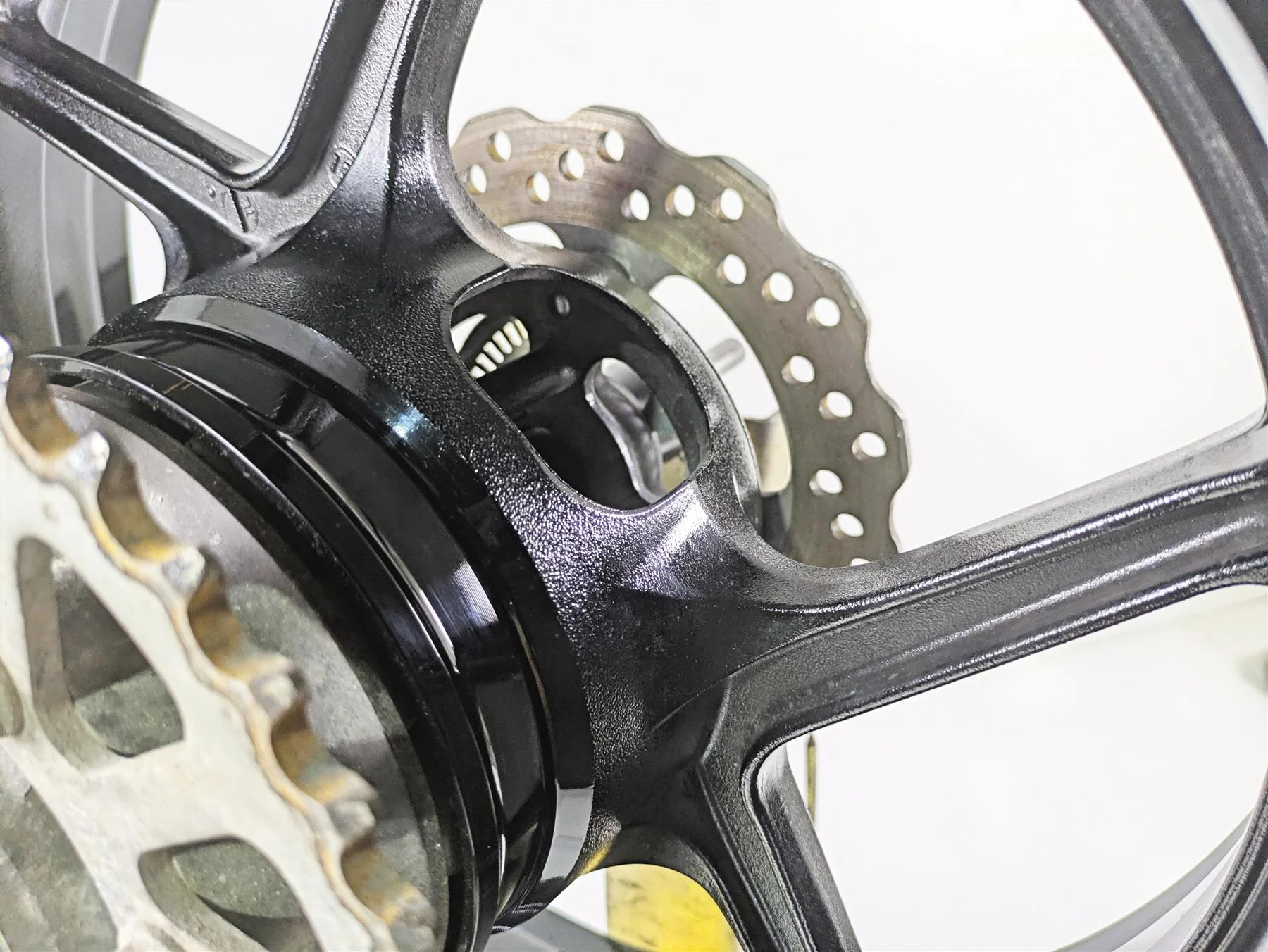2020 Kawasaki ZX6R ZX636 Ninja Rear Wheel Rim Strgt 17x5.5 Enkei 41073-0729-18F - Image 9