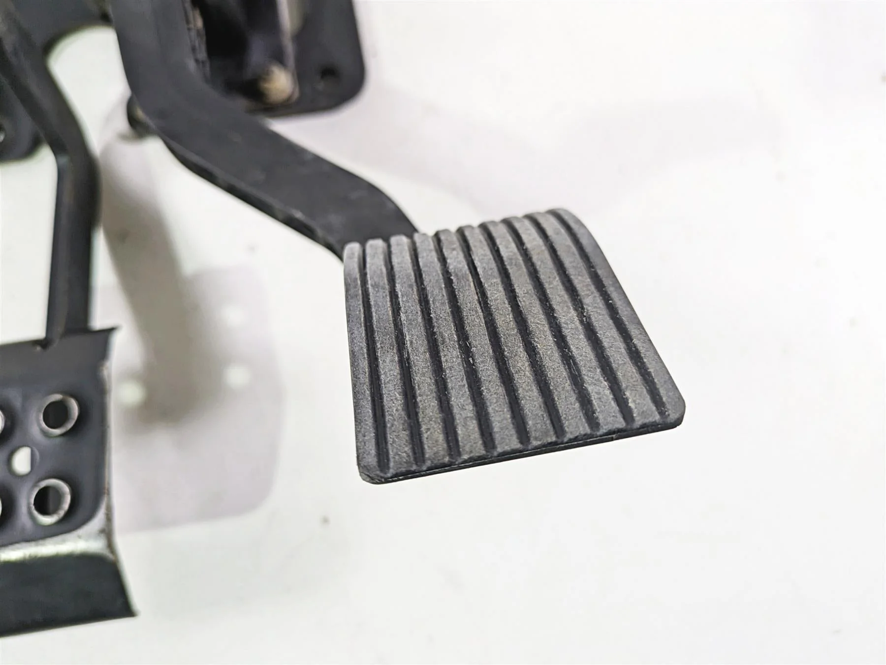 2020 Polaris General 1000 EPS Accelerator & Brake Pedal 4015711 1021765 - Image 4