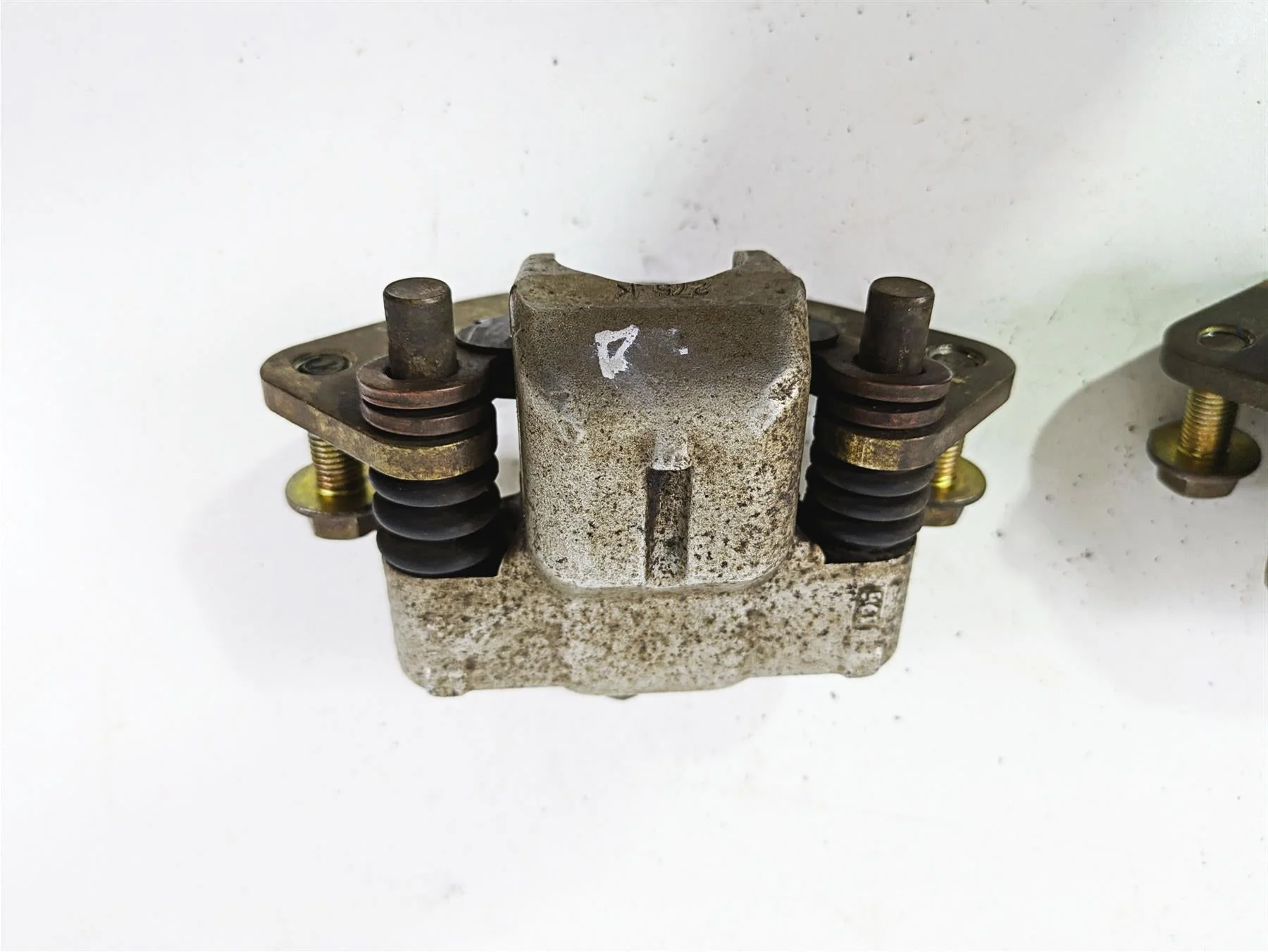 2020 Polaris Sportsman 1000 XP Rear Brake Caliper Set 1911301 1911302 - Image 5