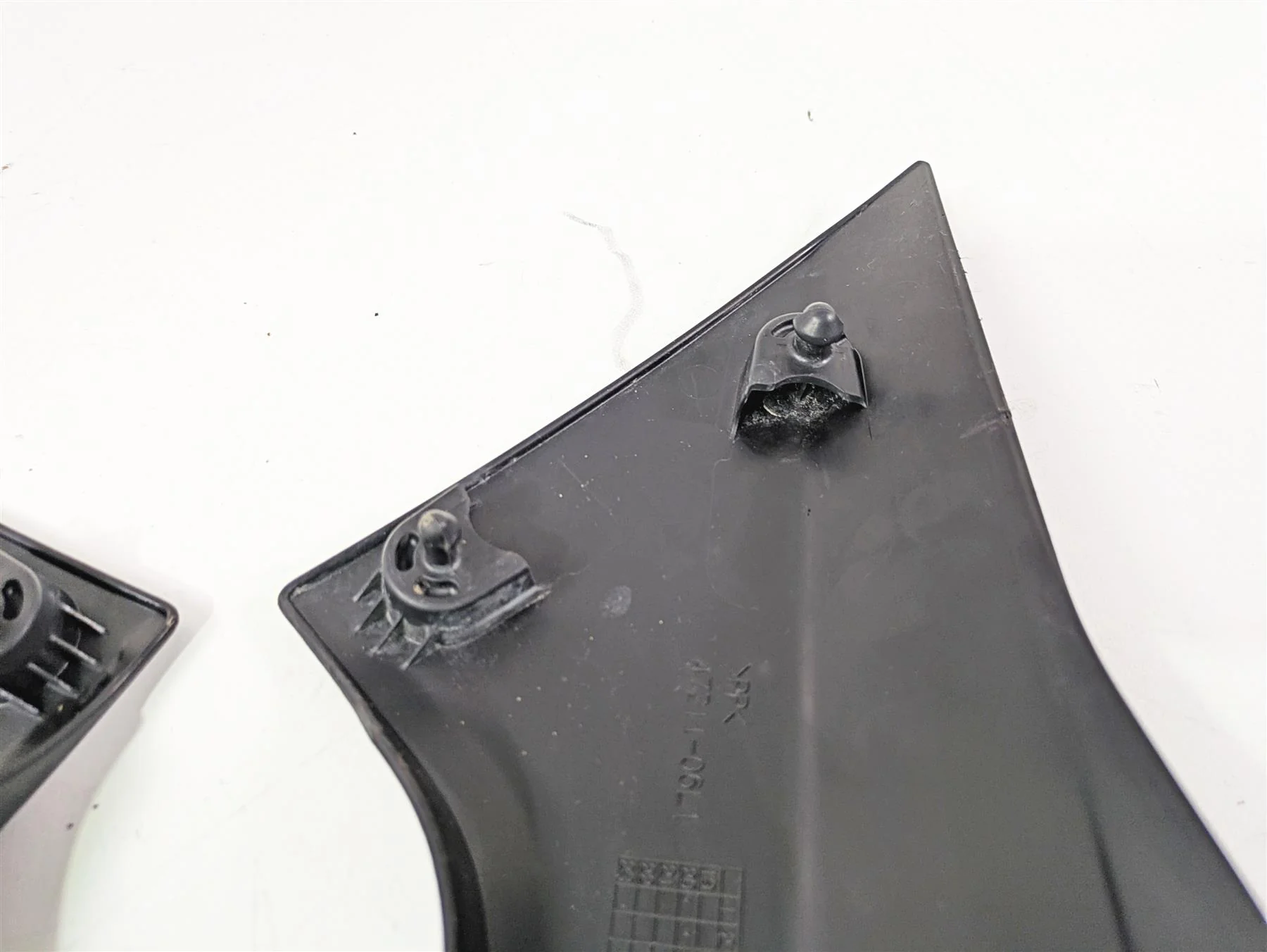 2020 Suzuki V-Strom 1050 XT Between Leg Side Cover Fairing Set 47111-06L00 - Image 10