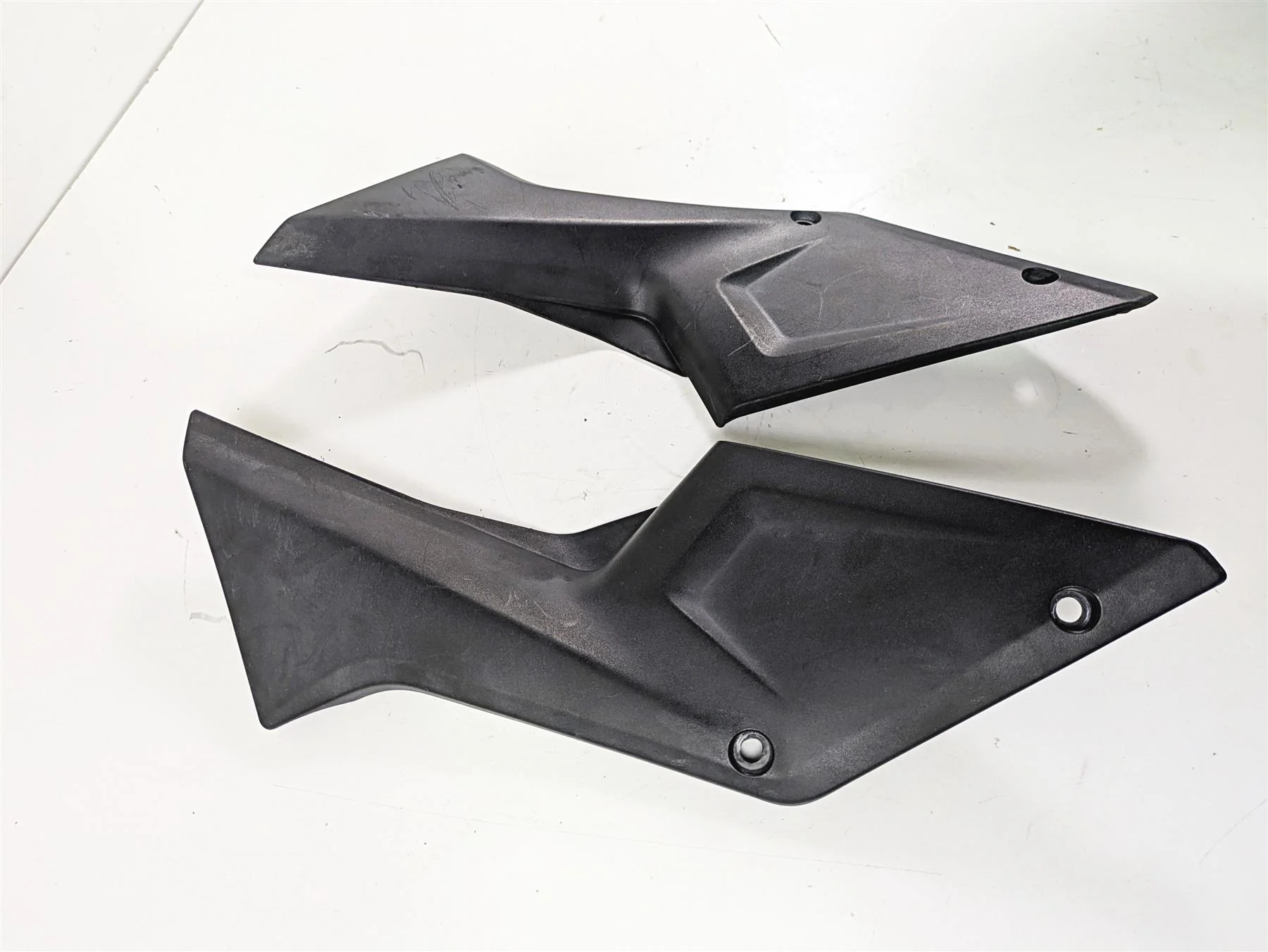 2020 Suzuki V-Strom 1050 XT Between Leg Side Cover Fairing Set 47111-06L00 - Image 2