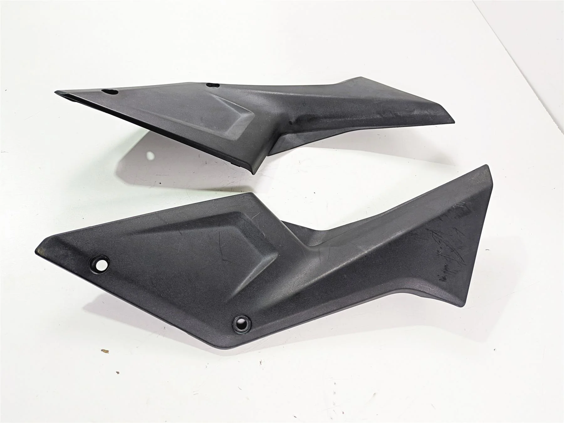 2020 Suzuki V-Strom 1050 XT Between Leg Side Cover Fairing Set 47111-06L00 - Image 3