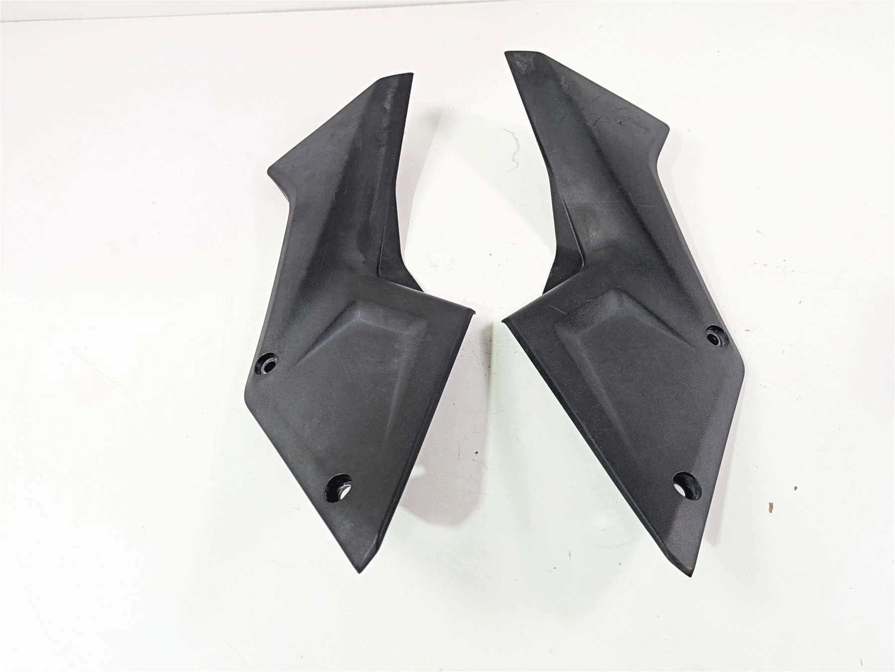 2020 Suzuki V-Strom 1050 XT Between Leg Side Cover Fairing Set 47111-06L00 - Image 4