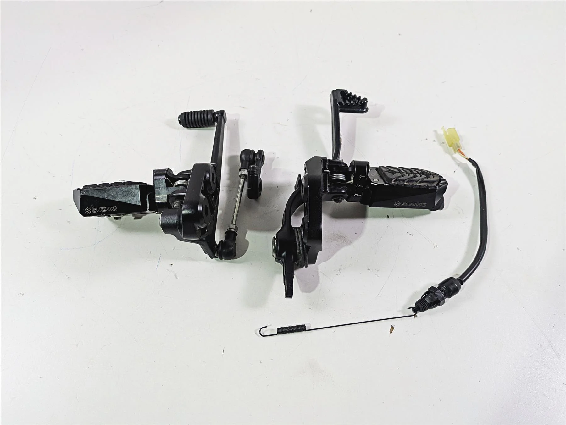 2020 Suzuki V-Strom 1050 XT Front Footpeg Brake Shift Lever Set 43521-06G01-YAP