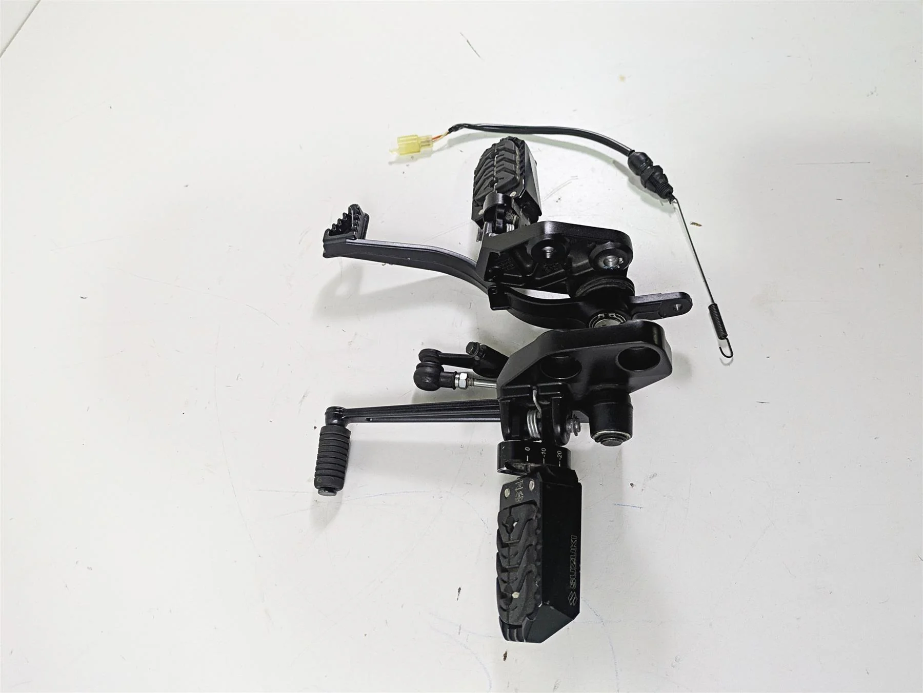 2020 Suzuki V-Strom 1050 XT Front Footpeg Brake Shift Lever Set 43521-06G01-YAP - Image 2