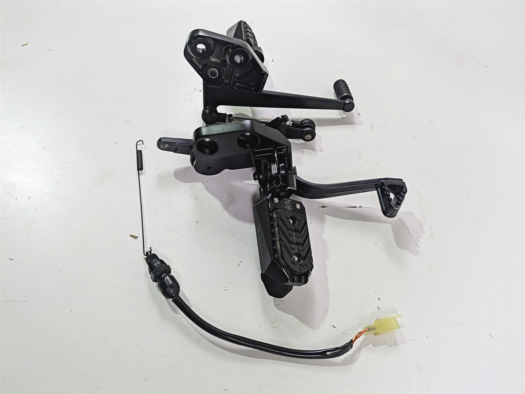 2020 Suzuki V-Strom 1050 XT Front Footpeg Brake Shift Lever Set 43521-06G01-YAP - Image 3