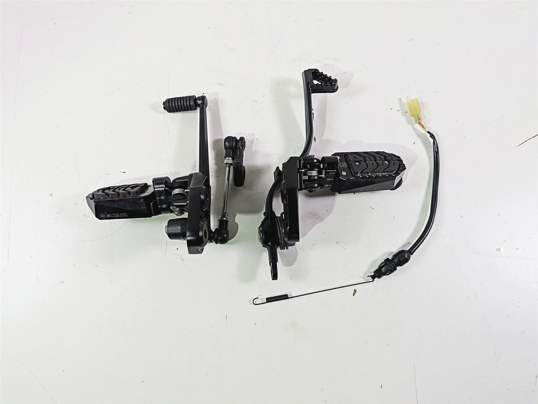 2020 Suzuki V-Strom 1050 XT Front Footpeg Brake Shift Lever Set 43521-06G01-YAP - Image 4
