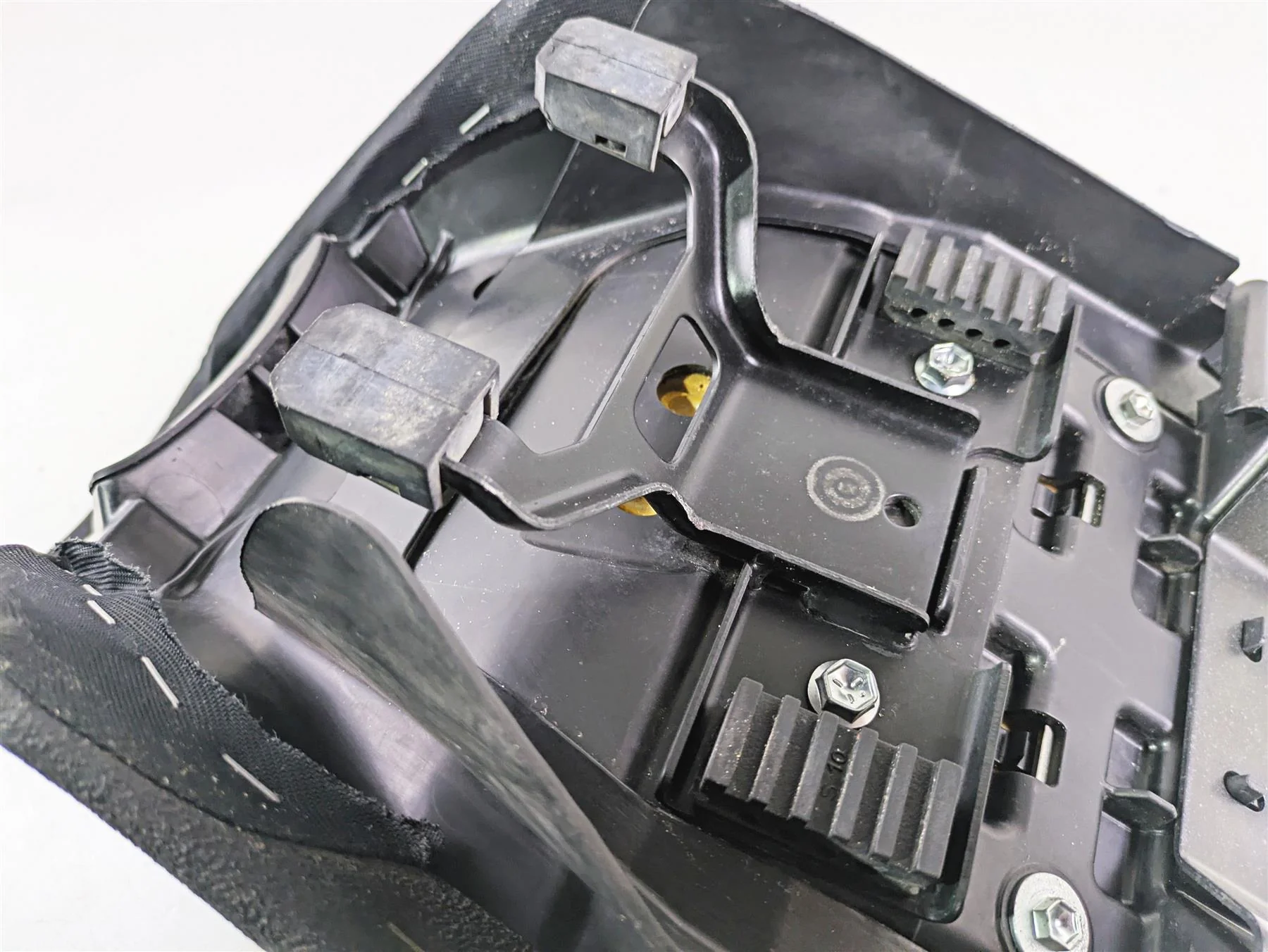 2020 Suzuki V-Strom 1050 XT Front Rider Seat Saddle - Read 45100-06L10 - Image 9