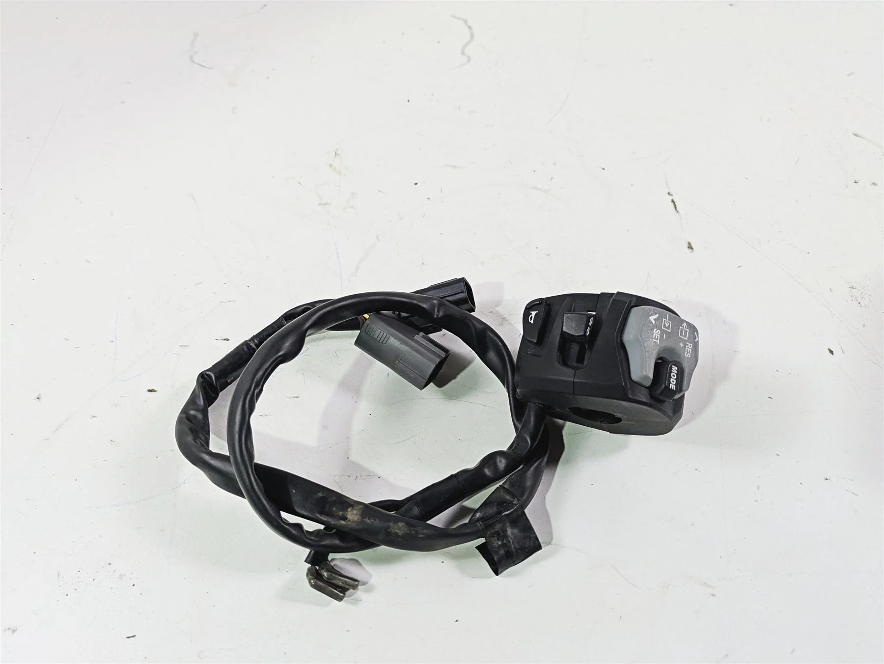 2020 Suzuki V-Strom 1050 XT Left Hand Turn Signal Control Switch 37400-06L00 - Image 2