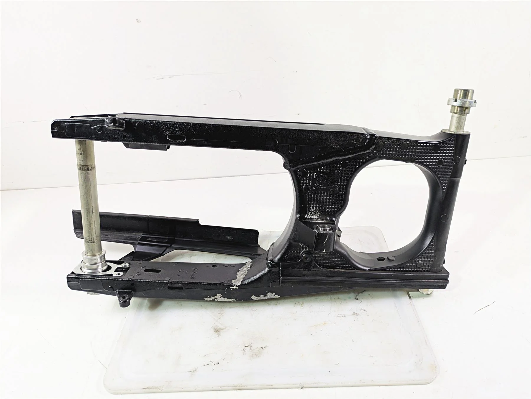 2020 Suzuki V-Strom 1050 XT Rear Swingarm & Axle Set 61000-31J20-YAP - Image 9