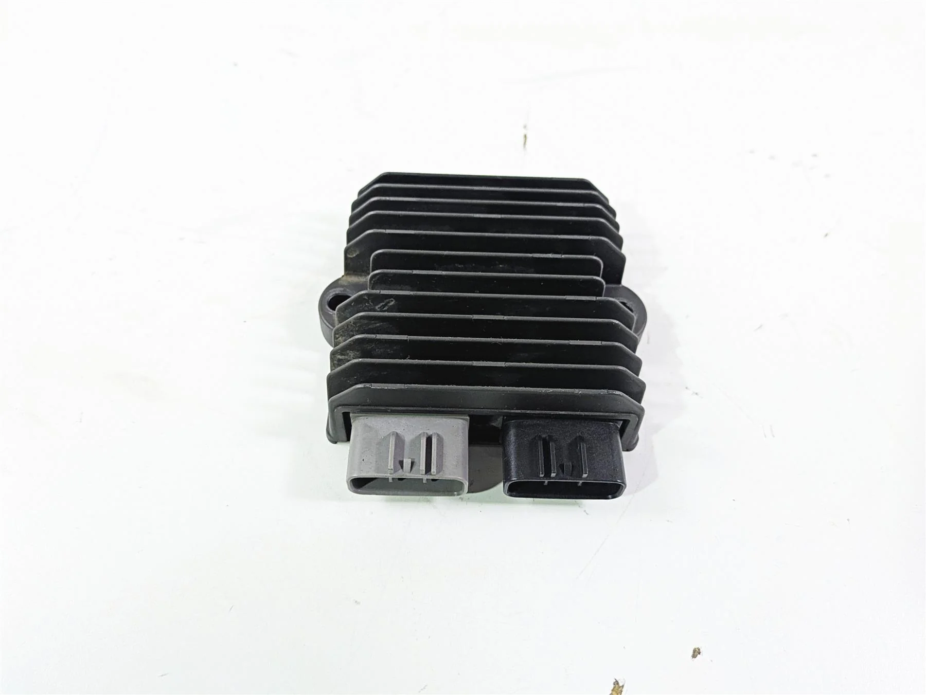 2020 Suzuki V-Strom 1050 XT Rectifier Voltage Regulator SH847AA 32800-31J00 - Image 3