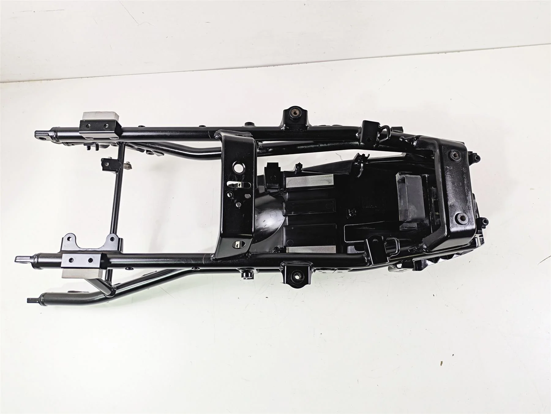 2020 Suzuki V-Strom 1050 XT Subframe & Inner Fender Set 41200-31J30-YAP - Image 5