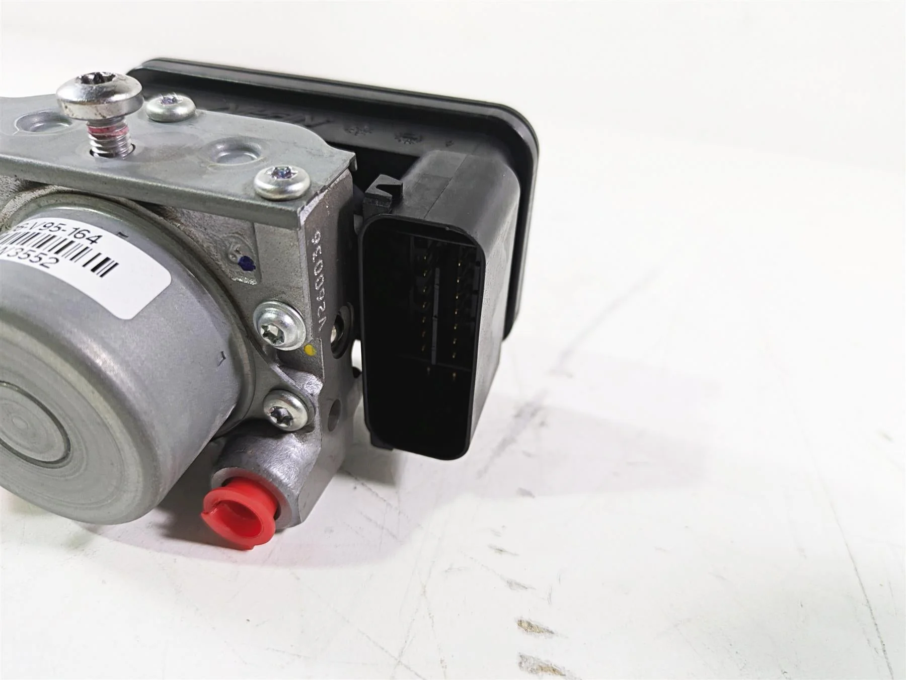 2020 Triumph Daytona 765 Moto2 Abs Brake Pump Unit Module T2022854 - Image 9