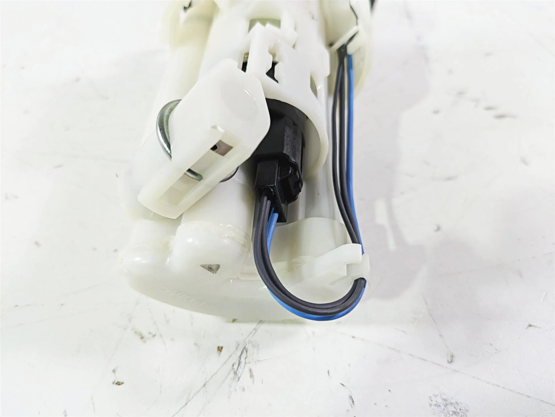 2020 Triumph Daytona 765 Moto2 Denso Fuel Gas Petrol Pump - Tested T2400735 - Image 11
