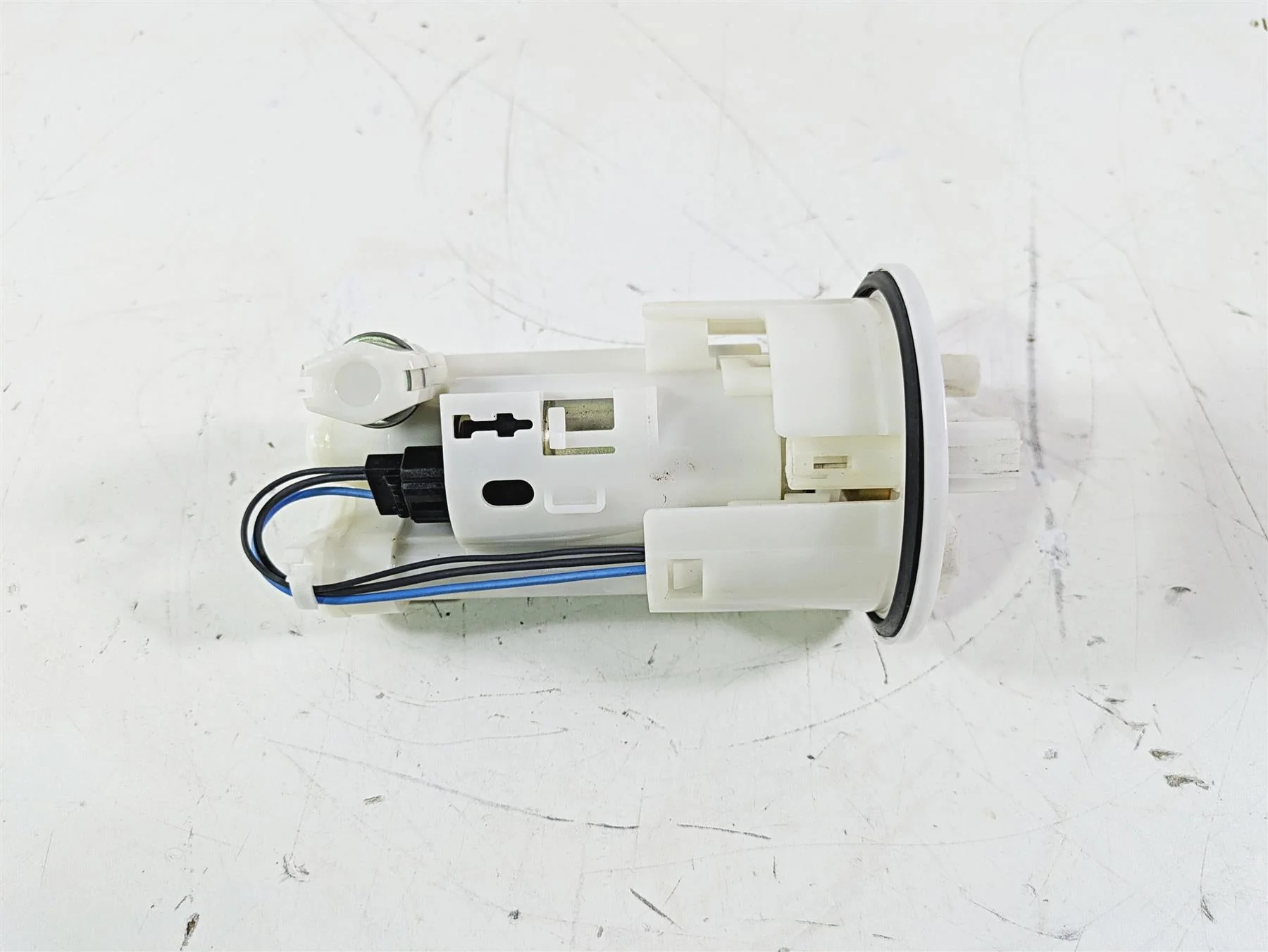 2020 Triumph Daytona 765 Moto2 Denso Fuel Gas Petrol Pump - Tested T2400735 - Image 3