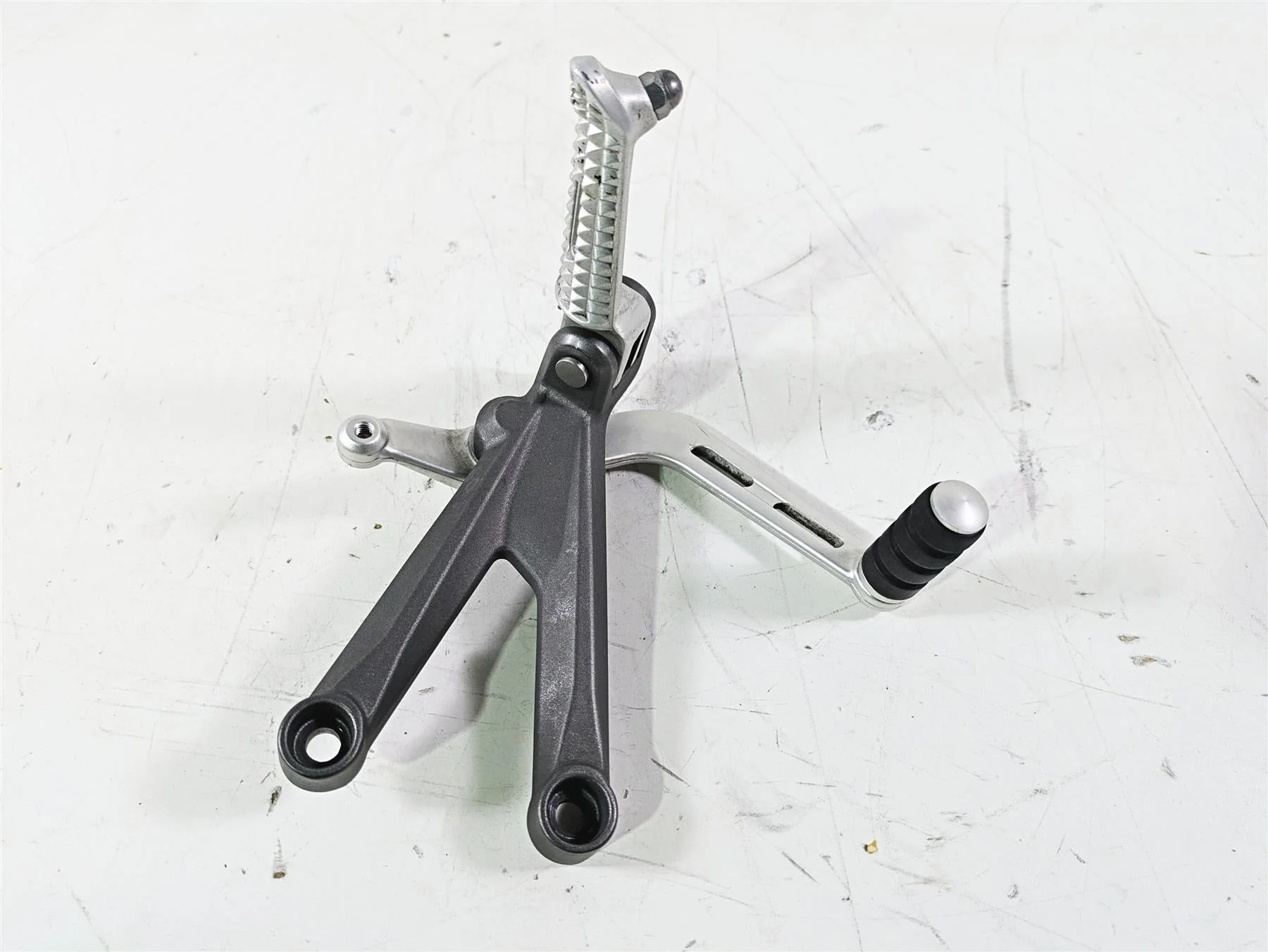 2020 Triumph Daytona 765 Moto2 Left Rider Footpeg & Shifter T2083381 T2082931 - Image 4