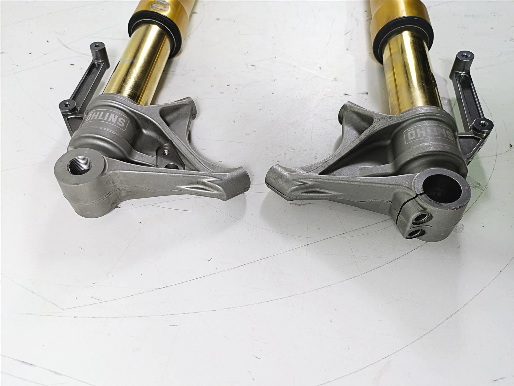 2020 Triumph Daytona 765 Moto2 Ohlins Front Fork Leg READ T2042988 T2042987 - Image 12