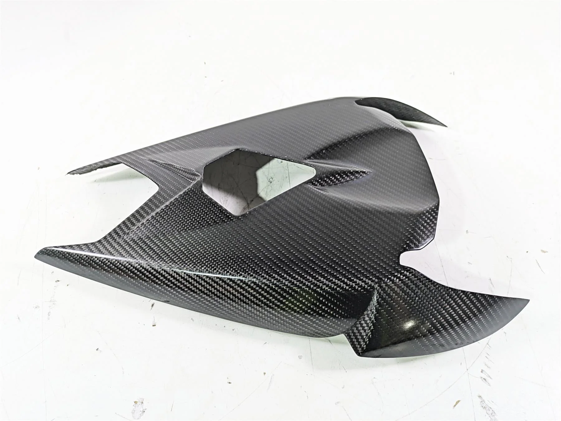 2020 Triumph Daytona 765 Moto2 Rear Lower Carbon Fender Cover -Damage T2309788 - Image 4