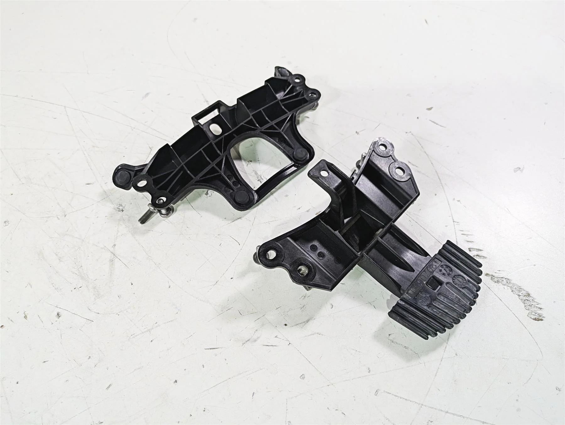2020 Triumph Daytona 765 Moto2 Rear Seat Mount Bracket Holder Set T2070164 - Image 11