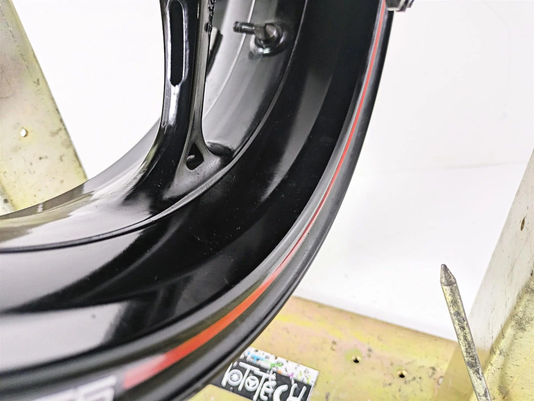 2020 Triumph Daytona 765 Moto2 Rear Wheel Rim 17x 5.5 Ding T2010677 - Image 10