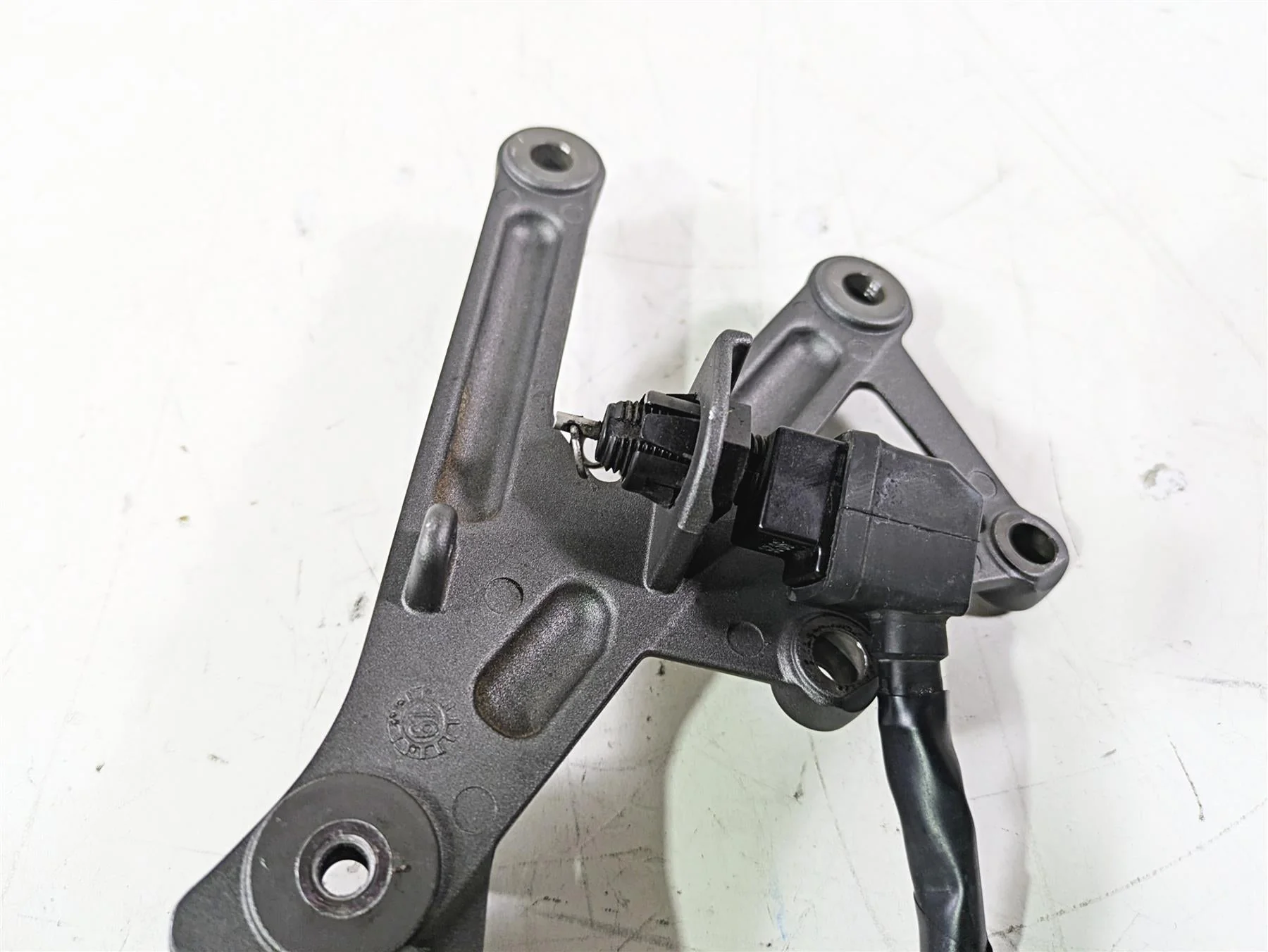 2020 Triumph Daytona 765 Moto2 Right Rider Footpeg Foot Rest Mount T2083382 - Image 9