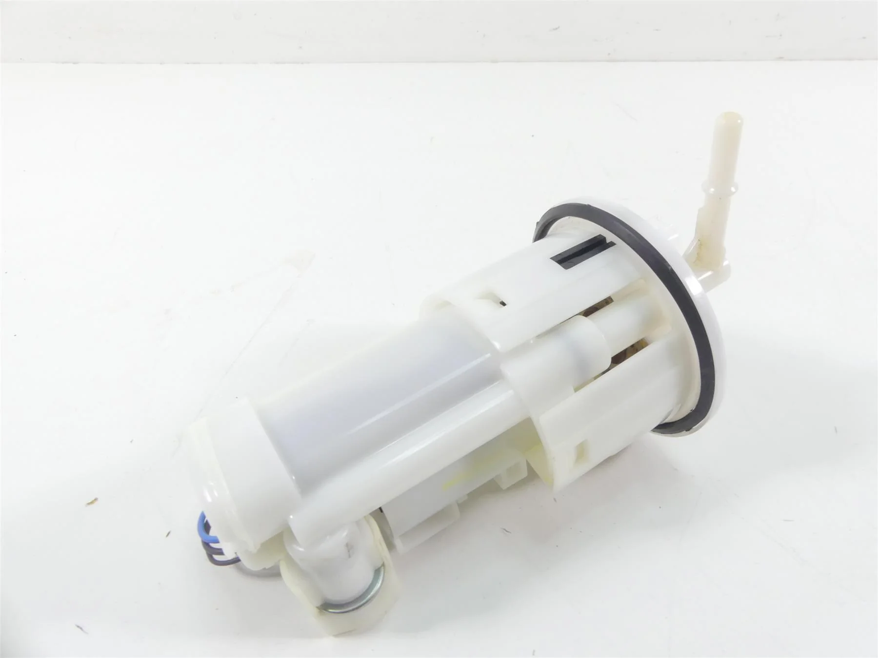 2020 Triumph Speed Triple RS 1050 Denso Gas Fuel Petrol Pump T2400735 - Image 4