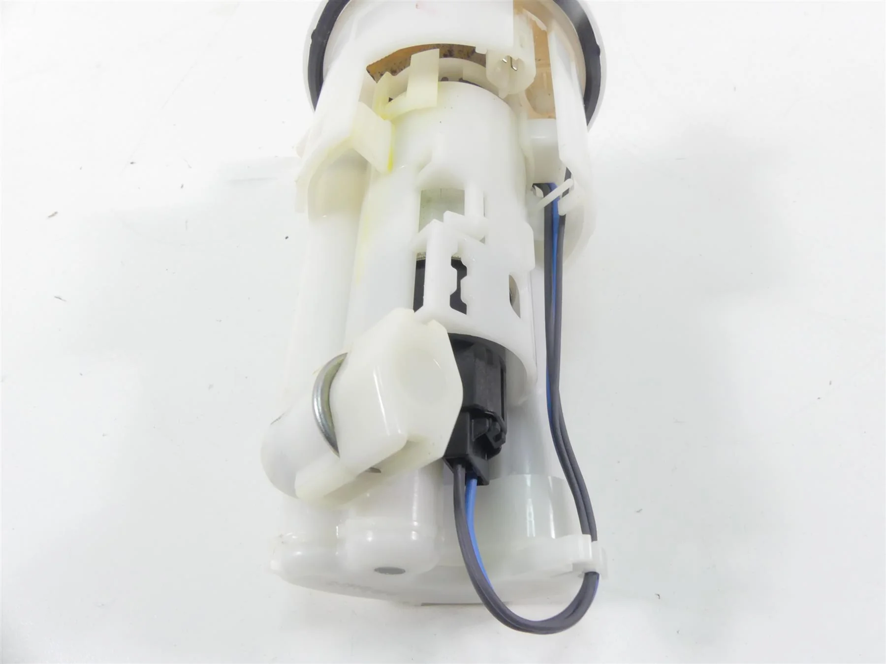 2020 Triumph Speed Triple RS 1050 Denso Gas Fuel Petrol Pump T2400735 - Image 5