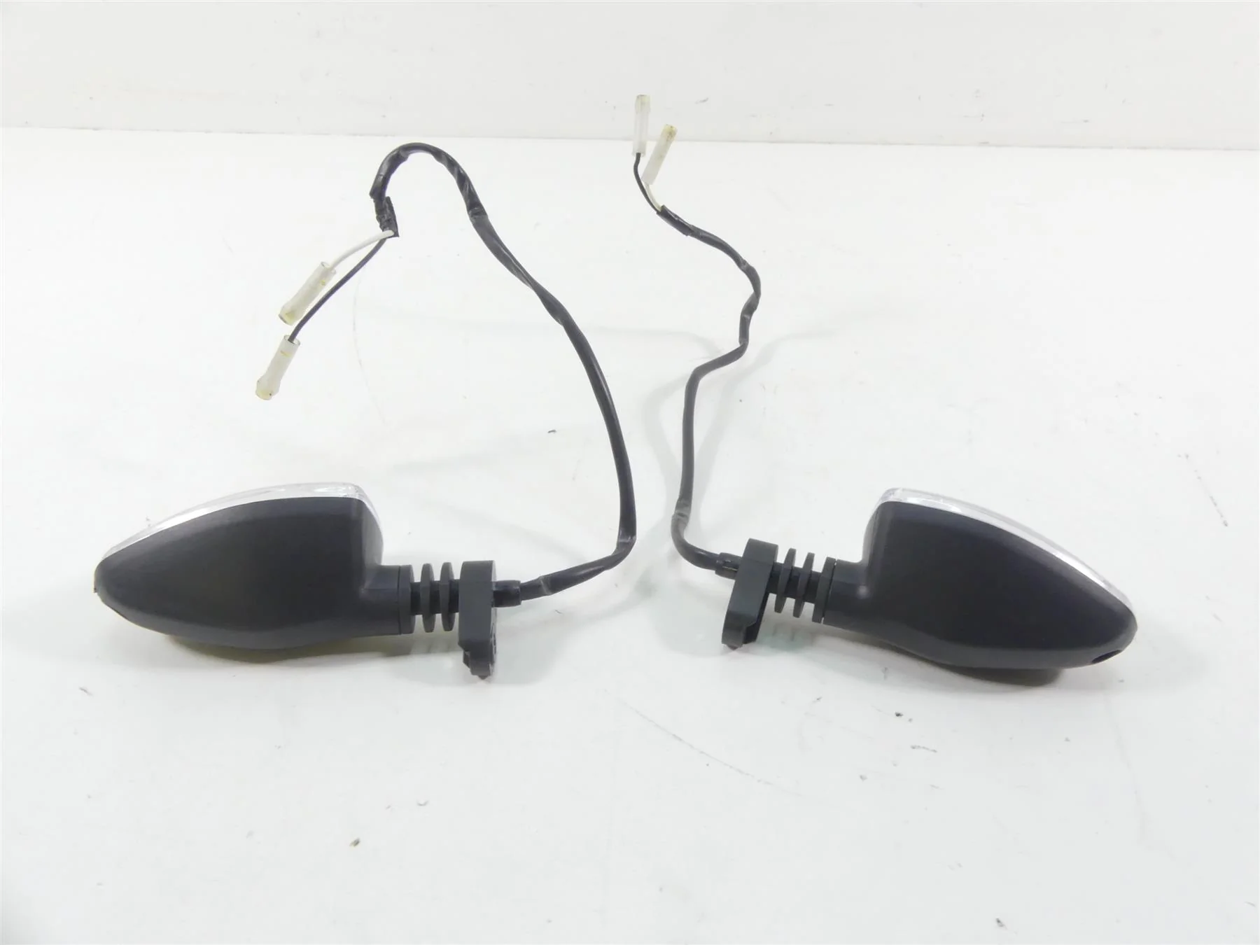 2020 Triumph Speed Triple RS 1050 Front Turn Signal Blinkers T2700891 T2700892 - Image 2