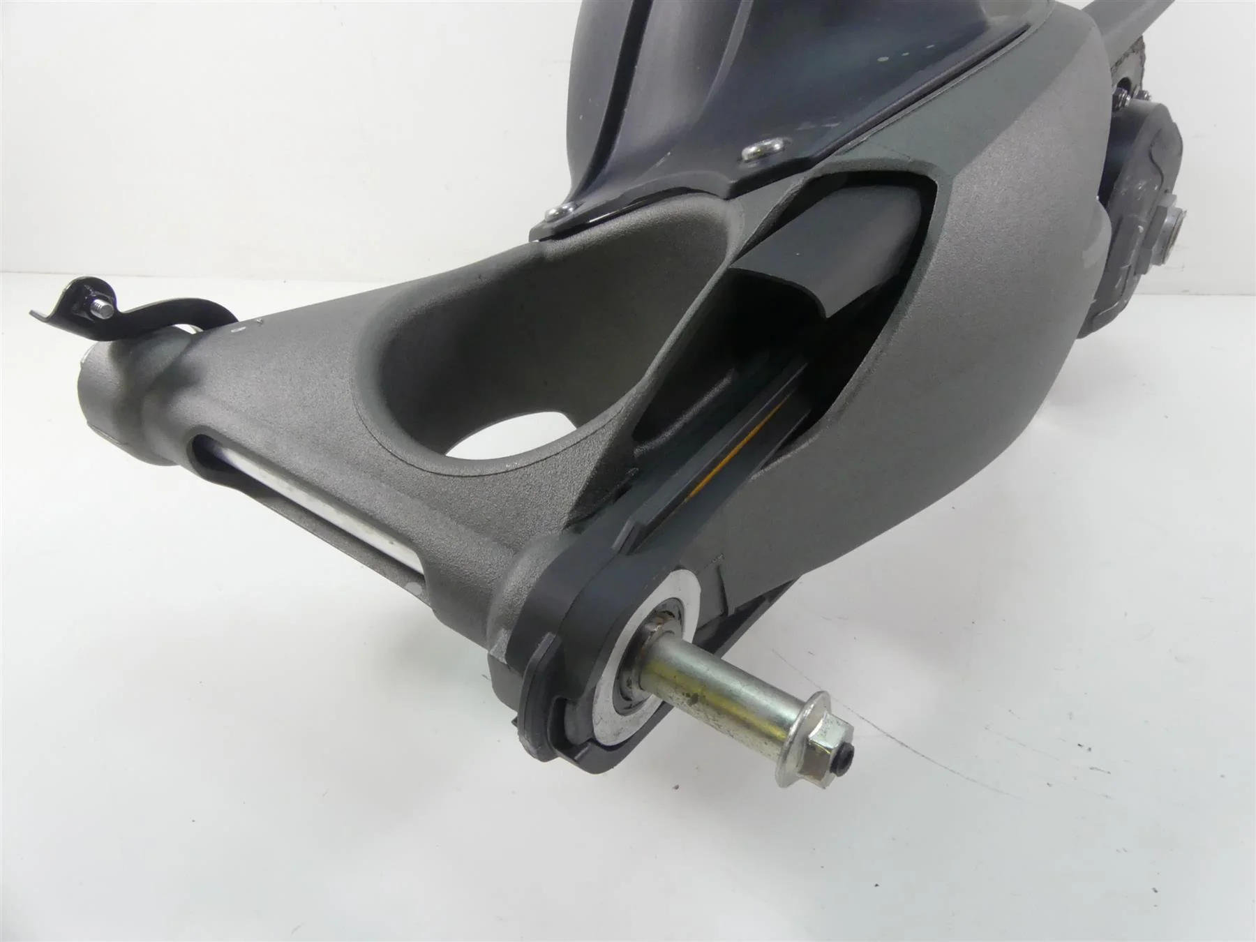 2020 Triumph Speed Triple RS 1050 Rear Swingarm & Axle Set T2059502 T2010257 - Image 6